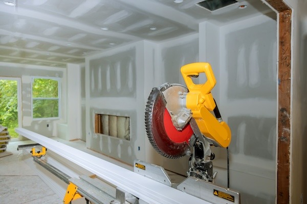 circular-saw-cutting-wooden-base-molding-new-home-2023-11-27-04-51-22-utc-2